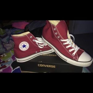 Maroon high too converse‼️ size 12 in women’s.
